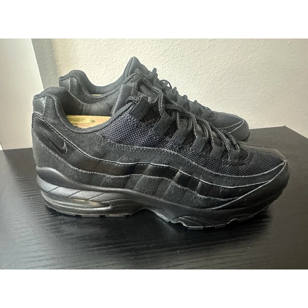 Nike Air Max 95 Triple Black Shoes sneakers Women's Size 8.5 / Youth Size 7Y